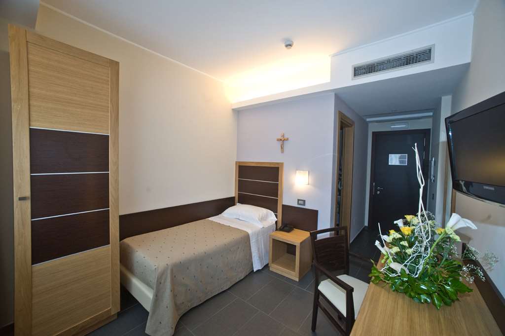 Hotel Vittoria سان جيوفاني روتوندو الغرفة الصورة
