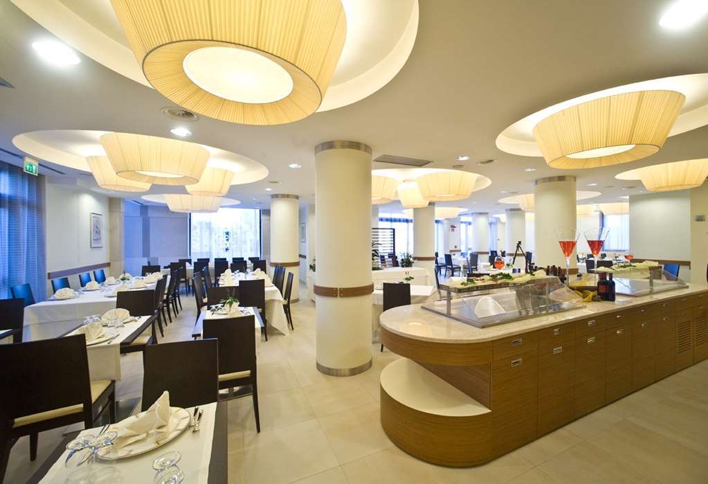Hotel Vittoria سان جيوفاني روتوندو المطعم الصورة